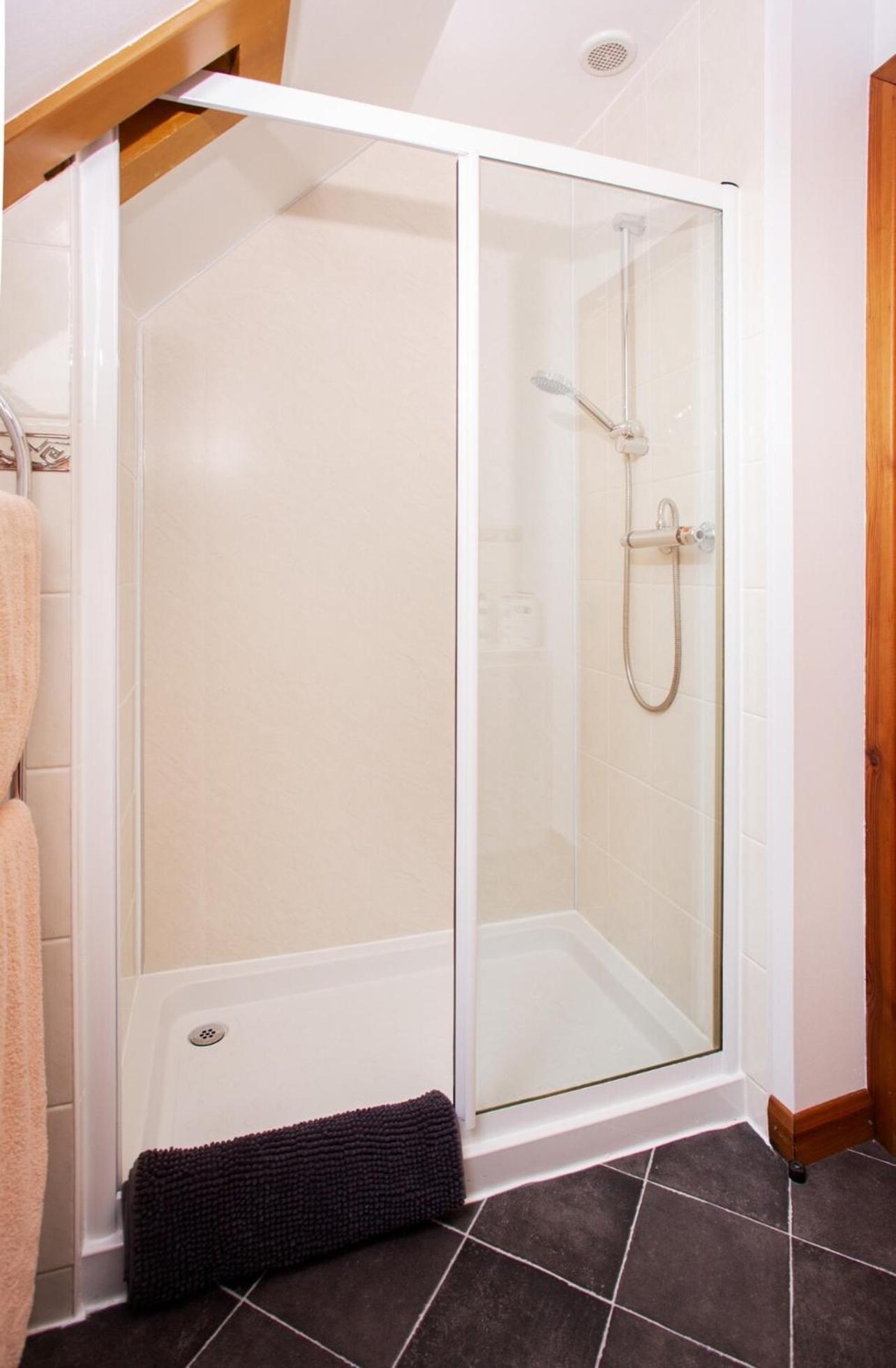 Beechwood Lodge Guesthouse ألنيس المظهر الخارجي الصورة